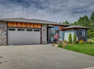 5453 Beach Rock Loop Dr, Blaine, WA 98230