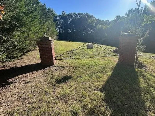 3839 Snare Rd, Gillsville, GA 30543