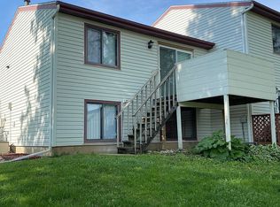 915 40th St NW, Rochester, MN 55901