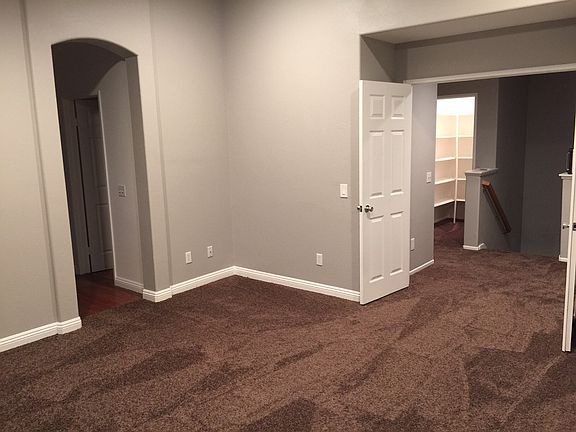 3rd image of 15139 Versailles St