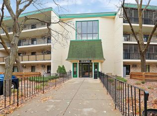 10531 Cedar Lake Rd APT 219, Minnetonka, MN 55305