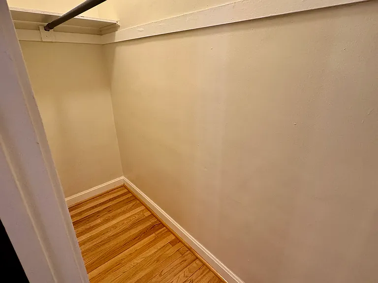 2223 W Argyle St #2 — Photo 11