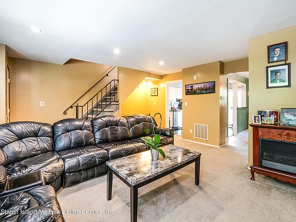 3rd image of 103 Zoe St