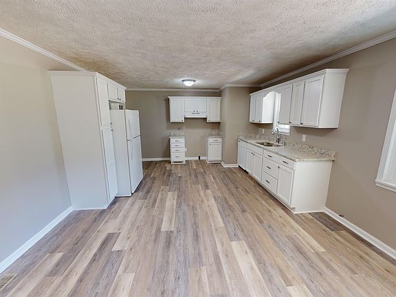 5th image of 93 Criswell Ln