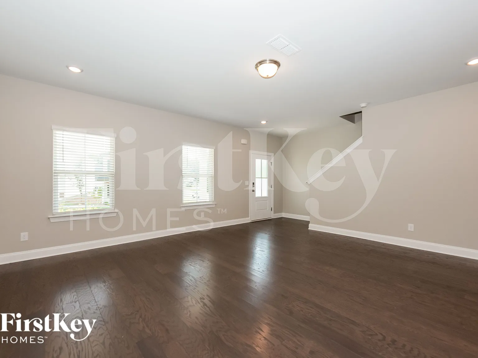5 bed, 3.0 bath, 2433 sqft, $2,600 — Photo 2