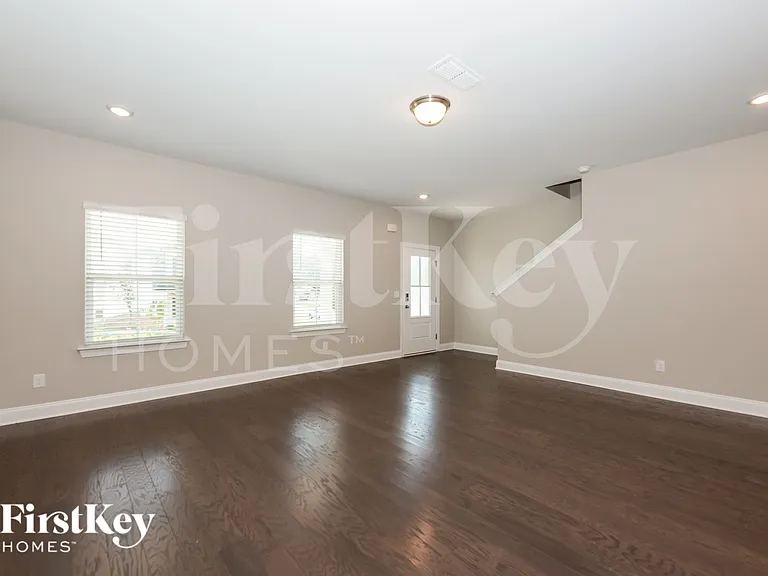 1451 Japonica Aly — Photo 2