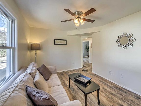 4th image of 2646 Brouster Ave