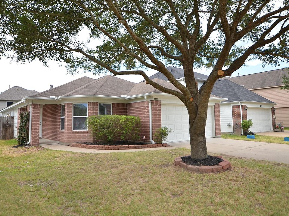 1st image of 3651 Barkers Crossing Ave