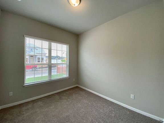 4th image of 12914 Stanford Dr