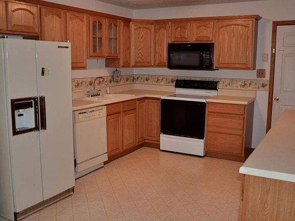 2nd image of 912 W Forest Blvd