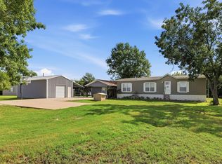 2422 Minks Rd, Wallis, TX 77485