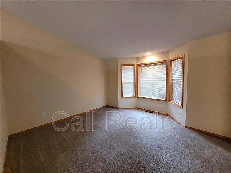 4 bed, 3.5 bath, 2788 sqft, $3,000 — Photo 2