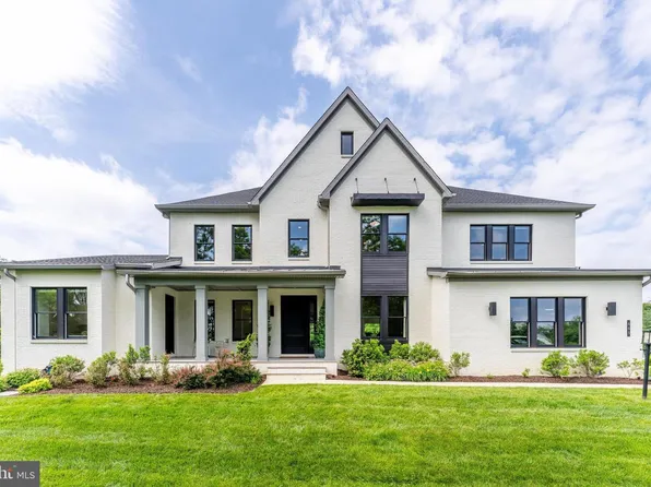 665 Stratford Hill Ct, Great Falls, VA 22066
