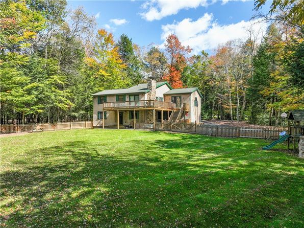 387 Peninsula Dr, Central City, PA 15926