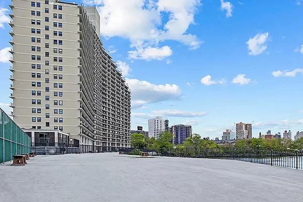 Sold by Daniel Gale Sotheby's International Realty | media 2