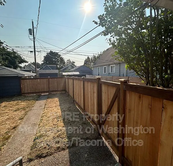 721 S Ainsworth Ave — Photo 12