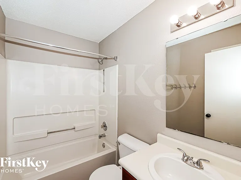 10855 Walnut Grv — Photo 14