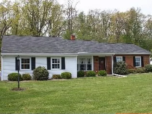 1245 Edgewood Dr, Hummelstown, PA 17036