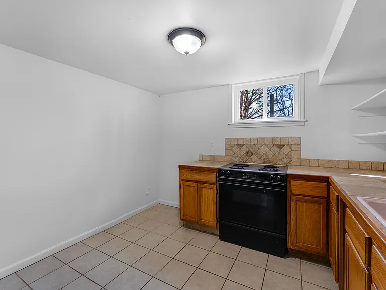 515 W Holly St — Photo 11