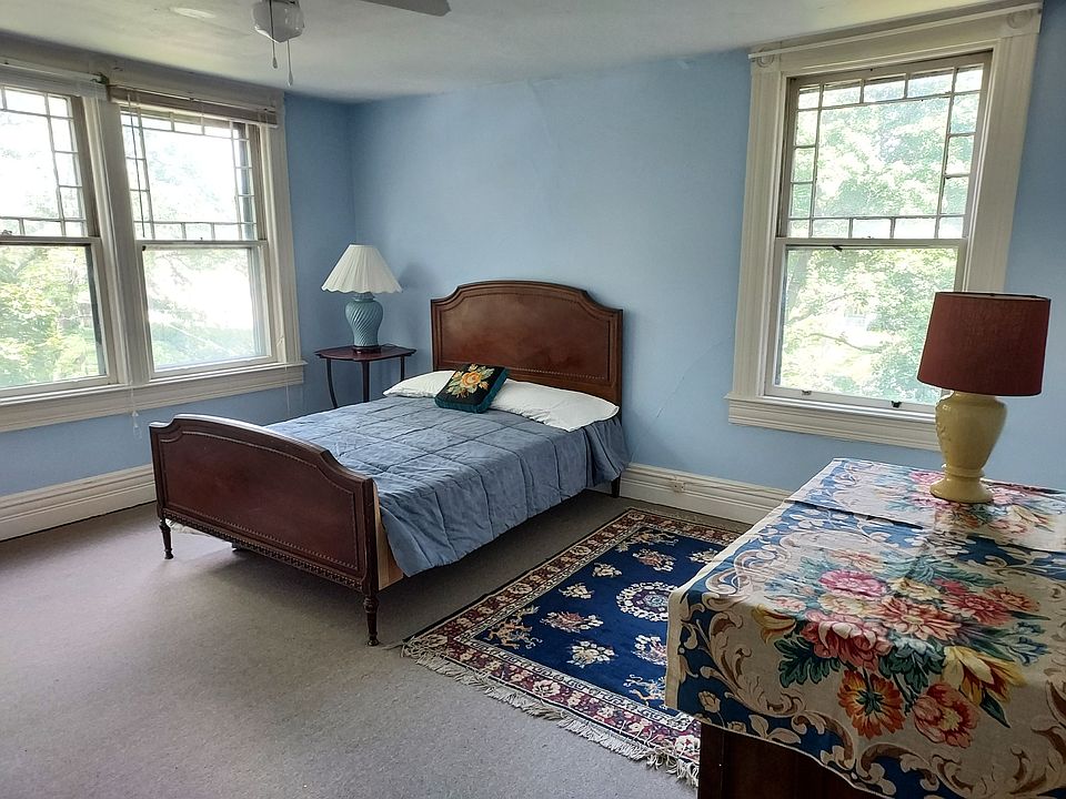 2nd image of 27 Nelson Ave #Penthouse