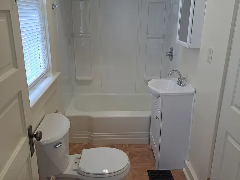1133 Edgewater Ave — Photo 4