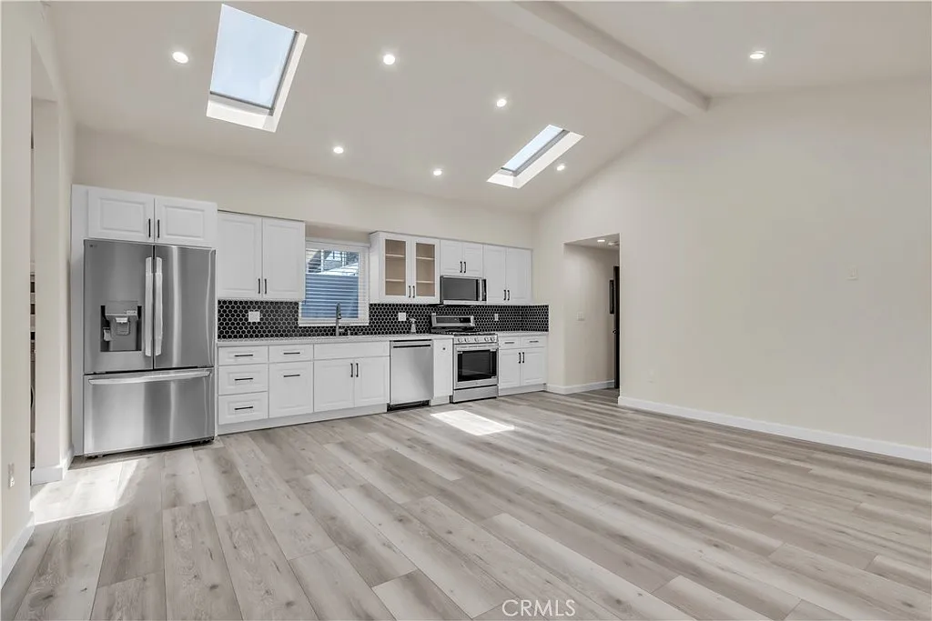 2 bed, 900 sqft, $3,250 — Photo 3