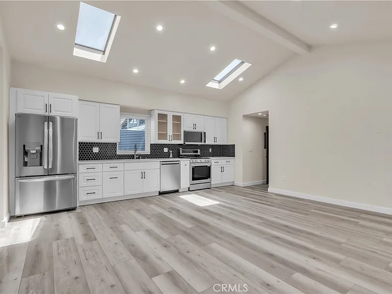 16435 Kingsbury St — Photo 3