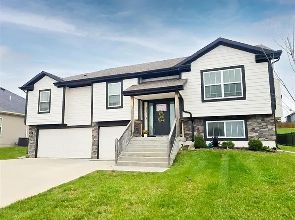802 Wright St, Pleasant Hill, MO 64080