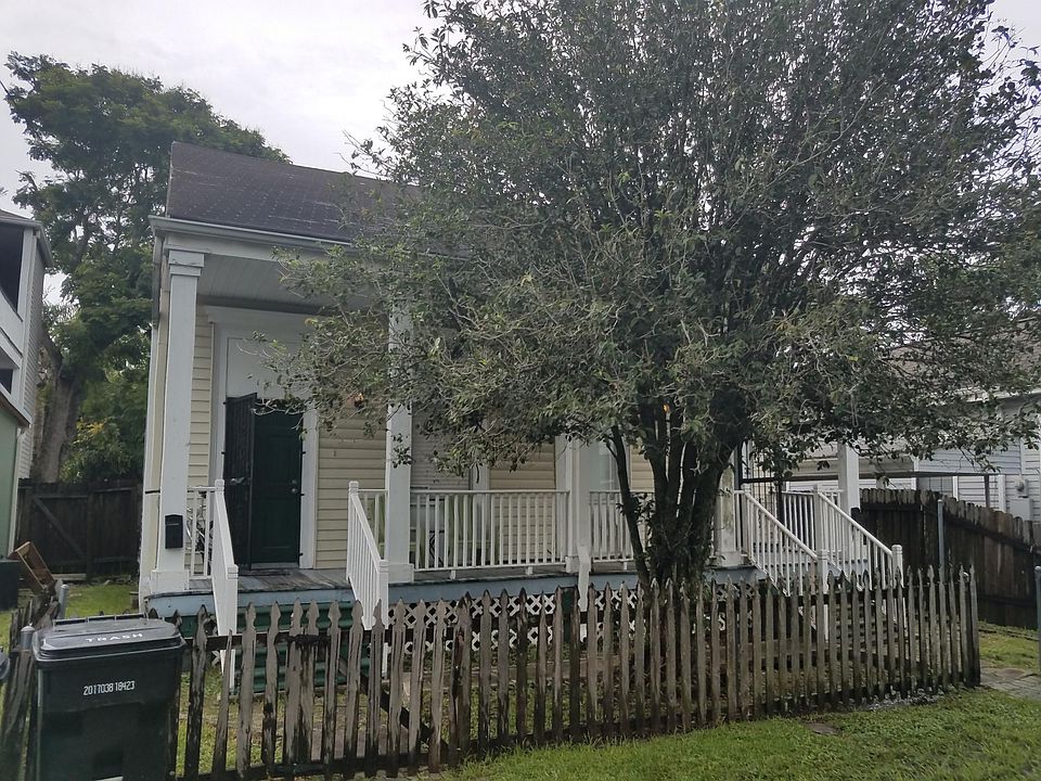1st image of 916 Lyons St