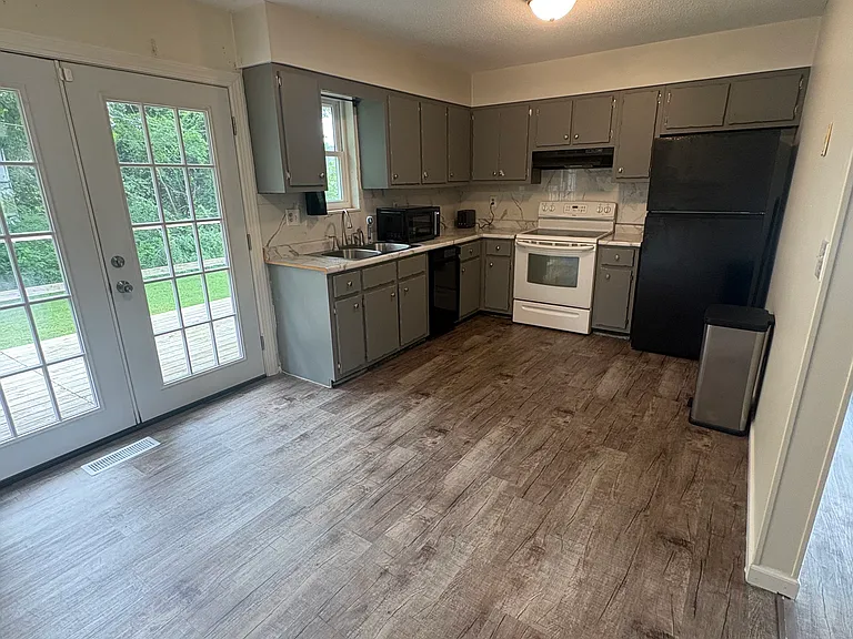 1711 Ridgewood Dr — Photo 6