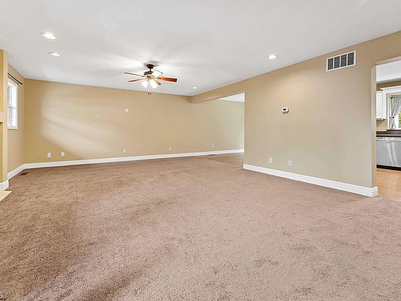 5th image of 898 Ashton Pl