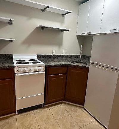 2nd image of 601 Janette Ave SW