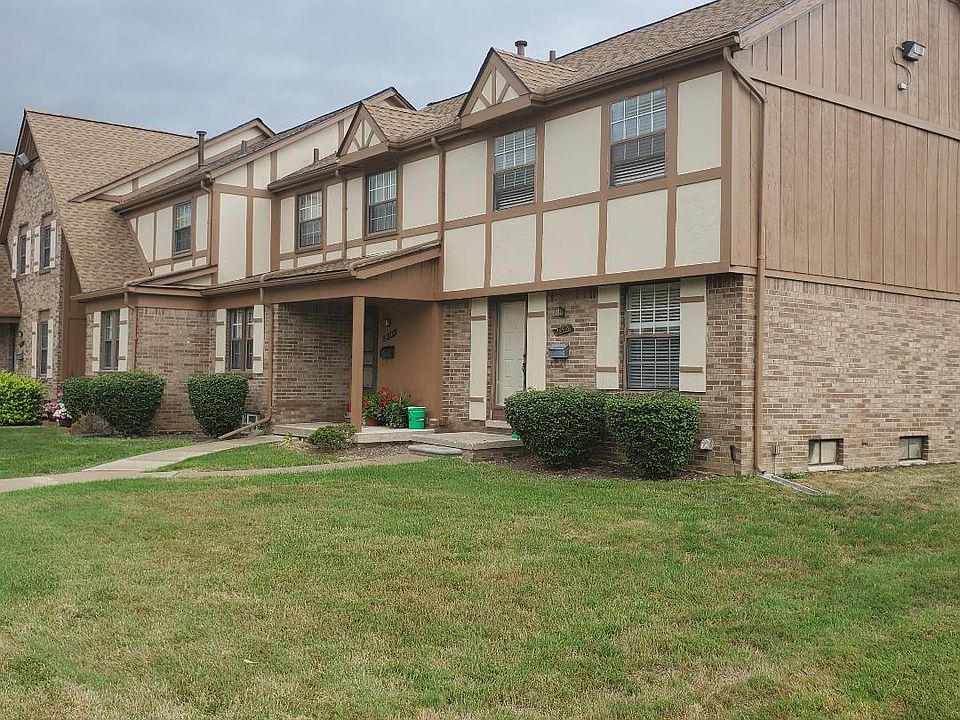 2nd image of 28526 Lowell Ct S #17