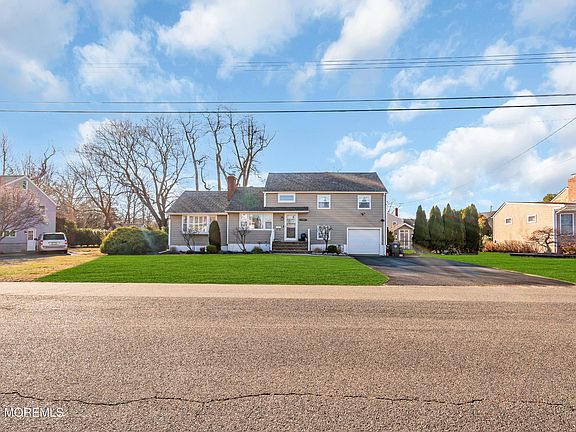 5th image of 1307 W Magnolia Avenue
