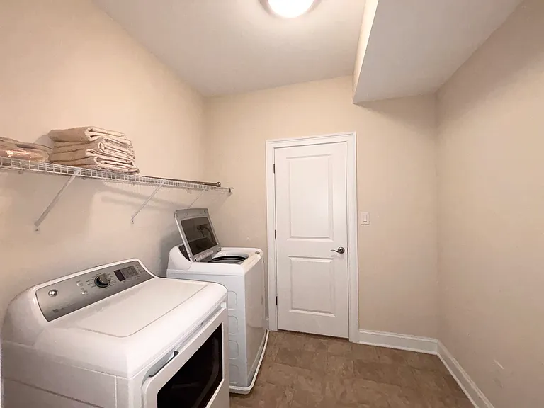 616 Lois Ln #616 — Photo 11