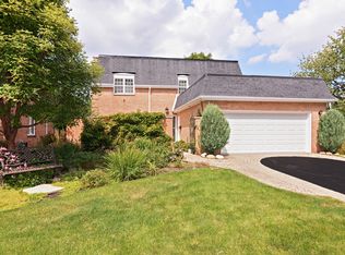 2400 Colony Ct, Northbrook, IL