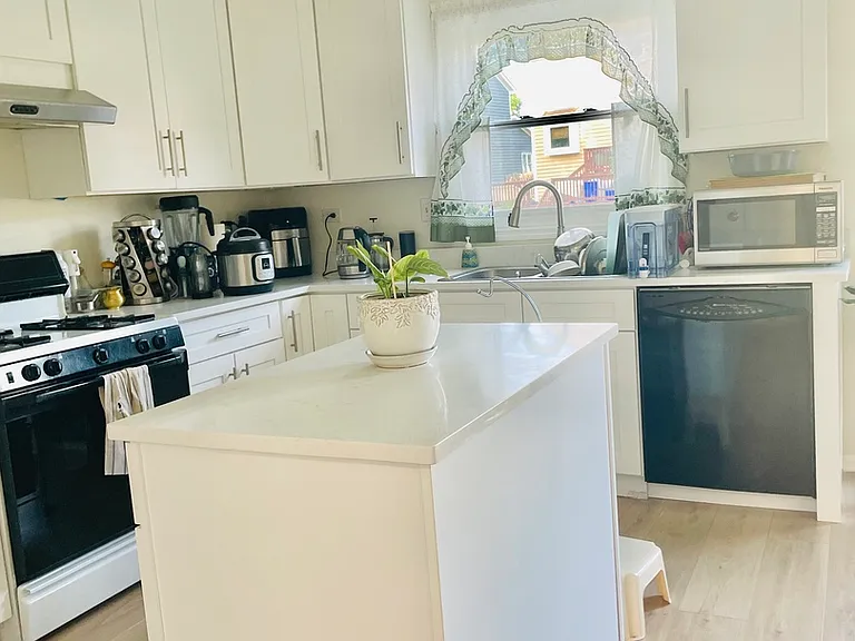 237 Biscayne St — Photo 8