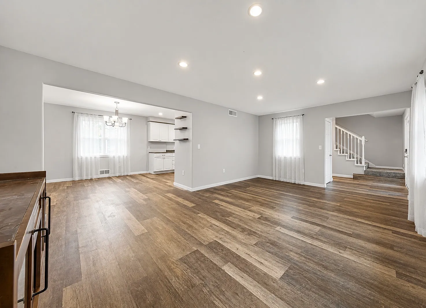 4 bed, 2984 sqft, $3,000 — Photo 2