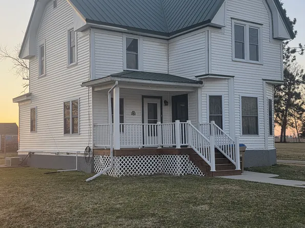 302 N Walnut St, Fairbank, IA 50629