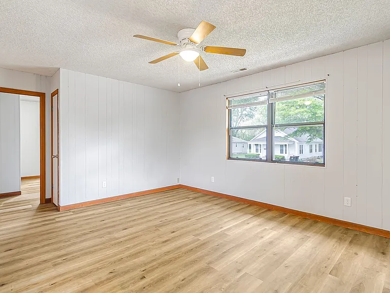 420 Franklin St — Photo 4