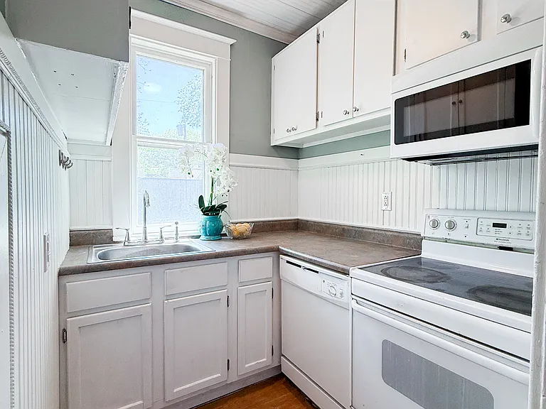 1616 W Barker Ave — Photo 8