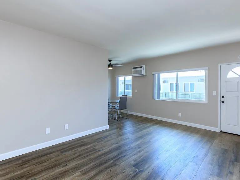 1119-1123 E Elk Ave — Photo 49