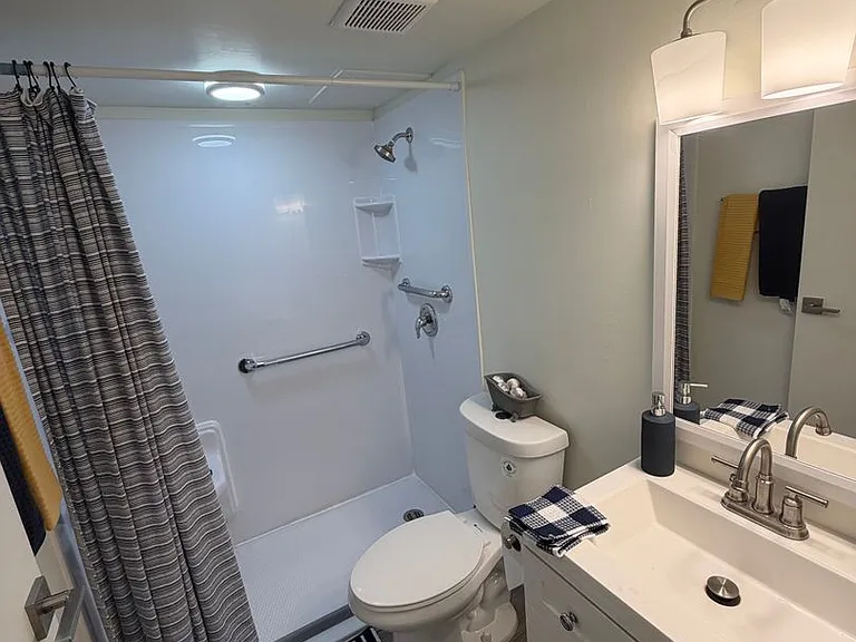 Sycamore Place Apartments — Photo 44