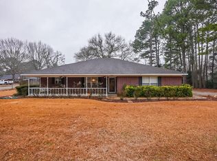 2501 Bentwood Dr, Palestine, TX 75803