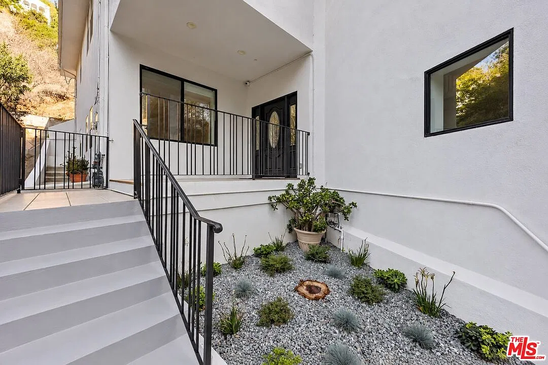 4 bed, 3.0 bath, 3210 sqft, $8,250 — Photo 3