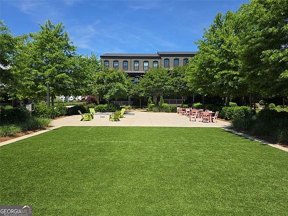 3rd image of 6675 Cortland Walk