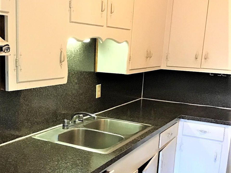 2nd image of 3132 Bratton St