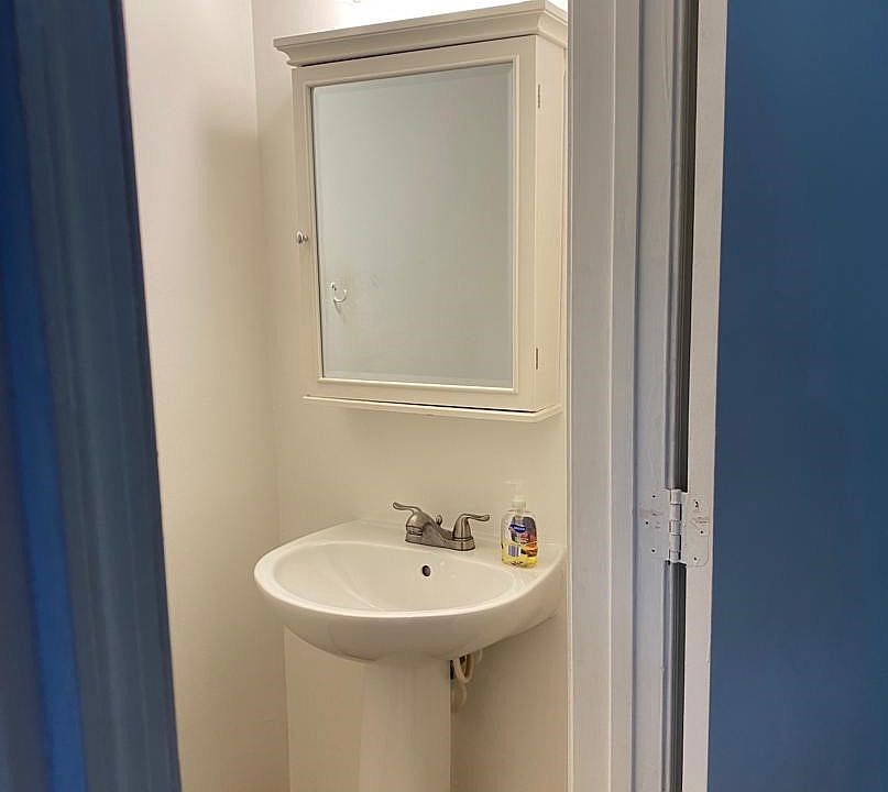 1/2 bath