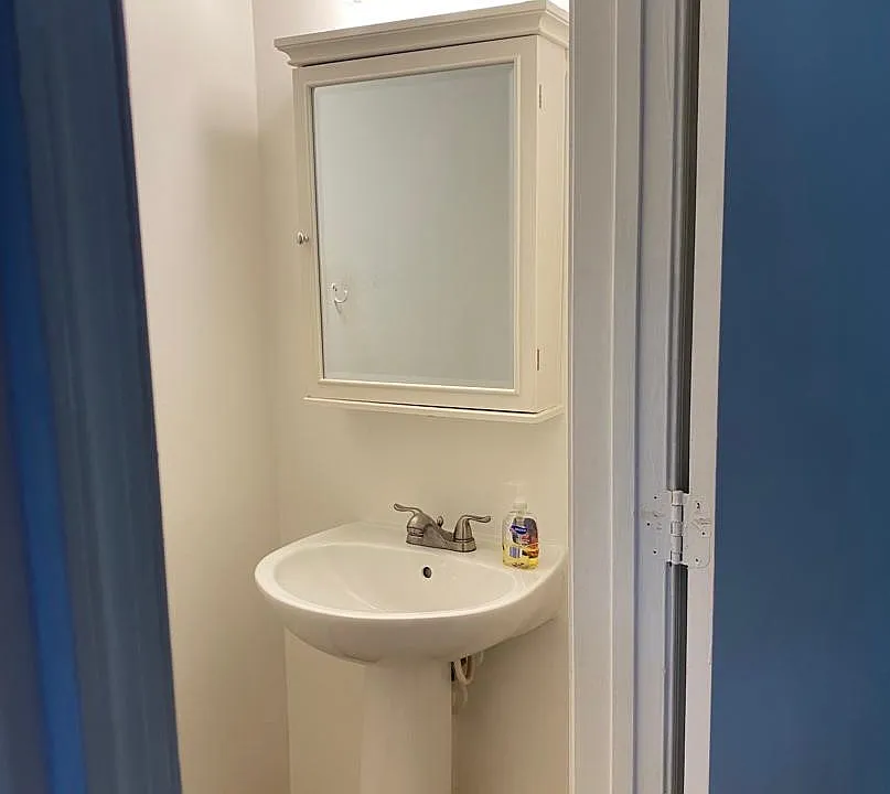 1/2 bath