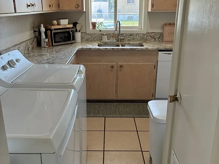 655 E 1300 N — Photo 10